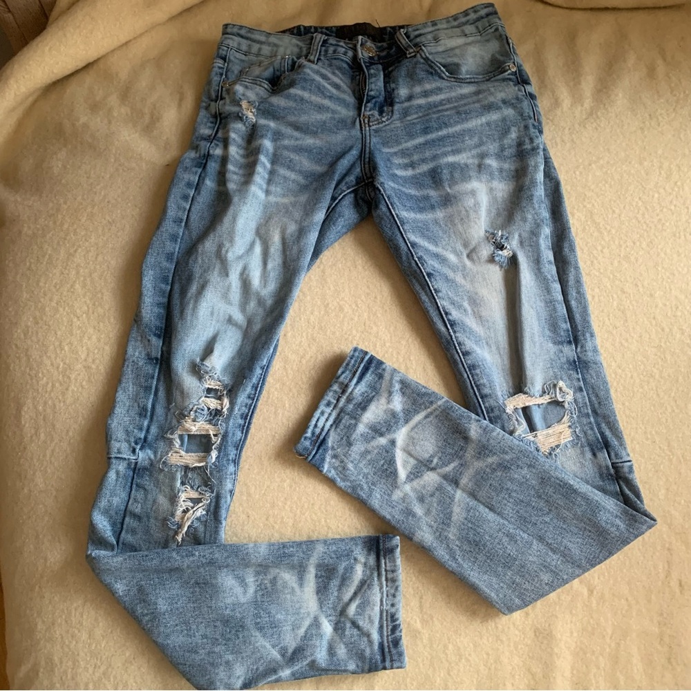 Distressed skinny jeans. 30x30